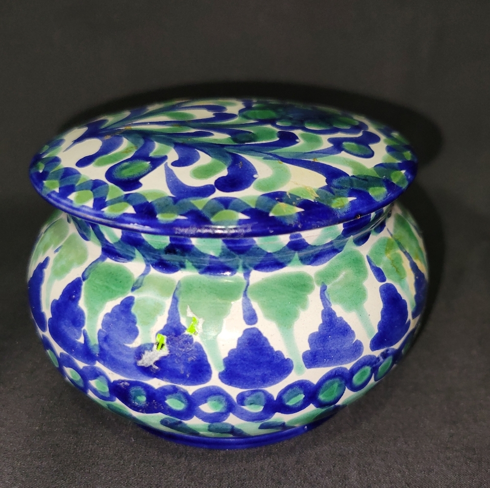 Vintage Porcelain Ceramic Trinket/Jewelry Box With Lid Blue And White Design